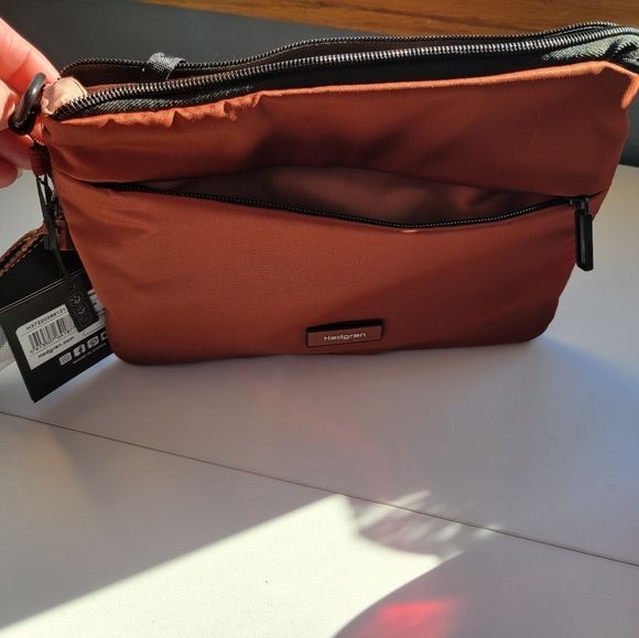 NEW HEDGREN orbit flat crossbody in cherry mahogany - Picture 5 of 12